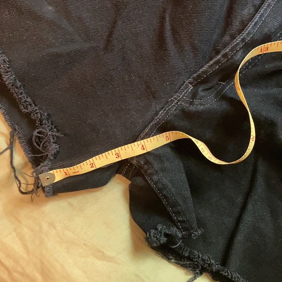 Levi’s cutoff shorts - Picture 5 of 6